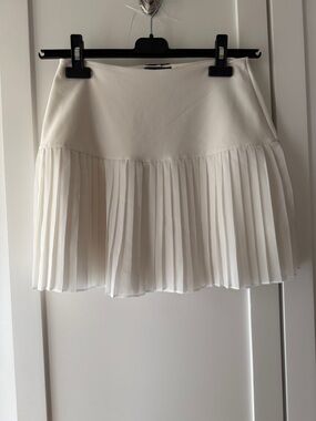 Carbon38 Pleated White Skort